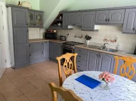 4 bedroom, 7 single beds, with free parking & wifi near new walkway