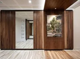 Modern 2BR with Balcony next to the City Airport BHD - Free Parking
