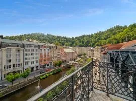 Boutique Apartment Owned by Emperor Peter The Great With 2 Balconies & Jacuzzi