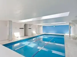 Steps to Palacio de Bellas Artes, Pool, Gym