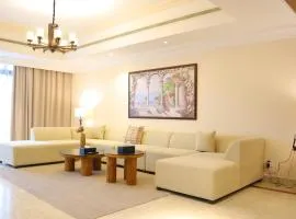 Sophisticated 3BR Stay on Raha Corniche - Elegant Retreat Near Yas Island & Al Raha Beach
