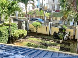 3-Bedroom Villa Near Blue Bay, hotel in Blue Bay