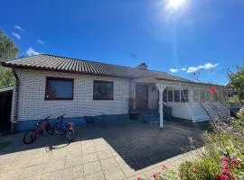 Entire house for 5 person close to the beach