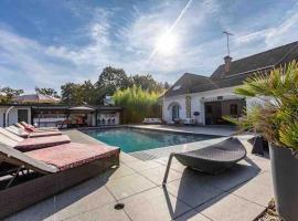 Villa private avec piscine domaine golf open for 10 guests, hotel v destinaci Lamorlaye