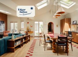 Edgar Suites Tour Eiffel - Carri&egrave;res, cottage in Paris