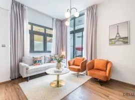 Charming 3BR Townhouse with Study Room in Damac Hills 2 Centaury, Dubailand By Deluxe Holiday Homes