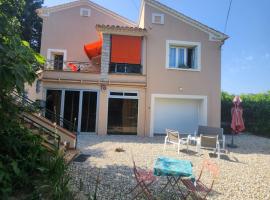 Le Mazet, hotel in Saint-Ambroix