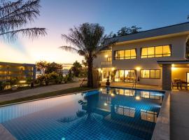 Sirinary Villa Phuket, hotel v destinaci Ban Ao Makham