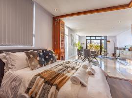 Modern Beachfront Studio- 133 Eden on the Bay โรงแรมในโบลแบร์กสตรานด์