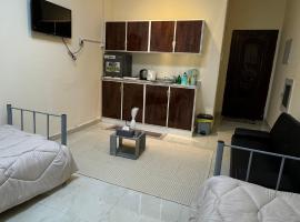 شقة سبعة و سبعين, appartement à Sinādil