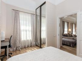 Elegant Apartment in historical centre & Free Locked PARKING