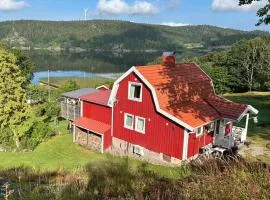 Lovely holiday house by a beautiful lake!