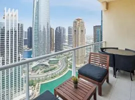 Modern & Spacious 2-Bed Condo with Panoramic Lake Views, Dual Balconies, Steps from Dubai JLT Metro By "La Buena Vida Holiday Homes"