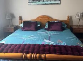 Super King, Close to Beach, Shops, Train, Shared Bathroom