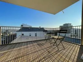Studio harmonieusement aménagé avec parking et terrasse vers la cité du vin