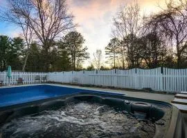 10 mins to DT Asheville Pool Hot Tub Game Room