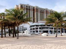 Marriott BeachPlace Towers Luxury Guest Room, villa in Fort Lauderdale
