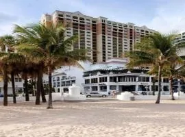 Marriott BeachPlace Towers Luxury Guest Room