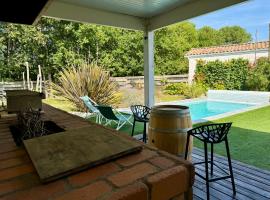 La villa des Épicuriens - Arès - Bassin d'Arcachon, hotel v destinaci Ares