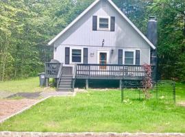 The Beautiful & Cozy Malvec Chalet: Tobyhanna şehrinde bir dağ evi