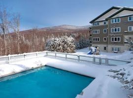 Beautiful hotel in Vermont Smugglers Notch 2BD near Disc Golf Center, ξενοδοχείο σε Jeffersonville