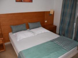 Bungalow de Luxe en Bord de Mer a Nabeul โรงแรมในBin Rhilouf