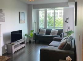 Executive 1 Bedroom Condo sleeps 2, hotel v destinaci Toronto