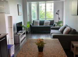 Executive 1 Bedroom Condo sleeps 2: Toronto'da bir otel