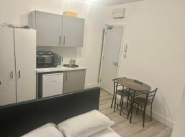 Cosy studio flat in Teddington, hotel v destinaci Teddington