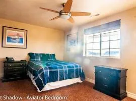 Tacit Shadow Resort Aviator Queen Suite, Gym, Coffee Bar, Hot-Tub, Free Laundry, Food Available