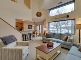 Fire Table, Grill Waterfront Lake Harmony Condo!, hotel v destinaci Lake Harmony
