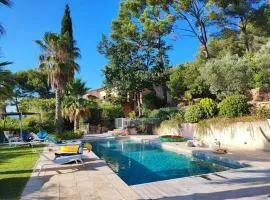 Superbe villa Calista classée 5 Etoiles pour 10 personnes avec piscine vue mer, proche des plages et du Circuit du Castellet Paul Ricard
