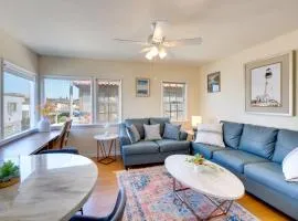 Walk to Sand and Surf - Bright Manhattan Beach Apt!