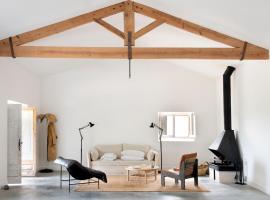 Loft de diseño en Masía Rural, Cantallops, Girona, Hotel in Cantallops