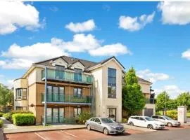 Dublin Airport Large Superior Serviced Apartment - Sleeps 6