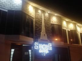 Hotel sucre, hotel with hot tubs in Quinua