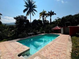Finca Villa Rosita-Tu Paraíso Campestre cerca de Bogotá, villa in La Mesa