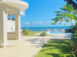VILLA Ficus en bord de mer 4 chambres avec piscine, hotel v destinaci Paea