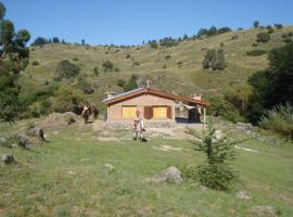 Estancia La Victoria - Cabañas de Montaña, ξενοδοχείο σε Villa Yacanto