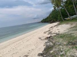 palanas white sand beach resort, hotel v destinaci Himensulan