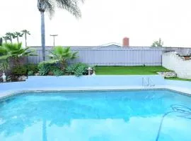 Sunny San Diego, Entire home, Pool, Free Parking, BBQ, Pets allowed, family neighborhood!
