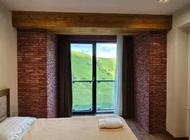4 Season Apartments