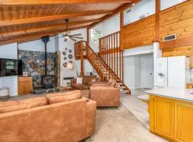 Hodges Hill Hideout w/ pool, spa, BBQ - Dog Friendly