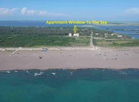Window to the Sea In Maltakva Poti, hotel na praia em Poti