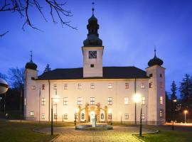 Zámecký Hotel Třešť, hotel a Třešť