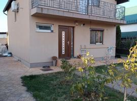 Ola's House, hotel din Bradu