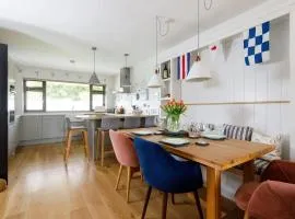 Pretty Coastal Home in Bosham Close to Water