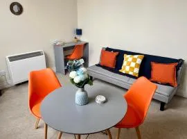 Stylish one bed flat Central Watford with Parking Pass the Keys