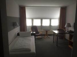 Business apartment in 3 star hotel Daimler Nah, hotel in Sindelfingen