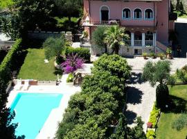 Villa Lou, hotel v destinaci Toscolano Maderno